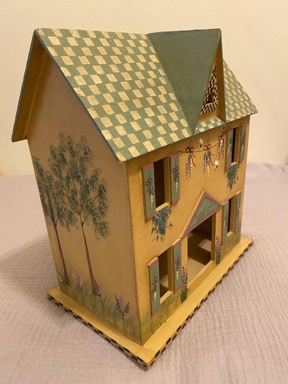MILLS RIVER Industries 1998 Hand -Crafted Miniature Wood House - Yellow & Sage - Picture 6 of 10